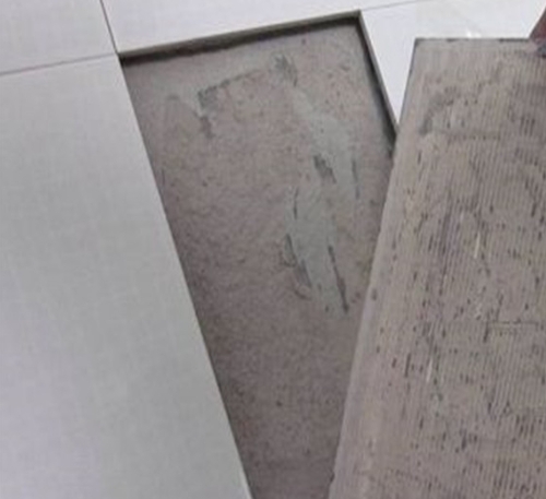 邳州瓷砖空鼓维修公司分享瓷砖铺贴时如果打浆（即涂抹在瓷砖背面和基层上的砂浆或瓷砖胶）过少，会带来以下问题